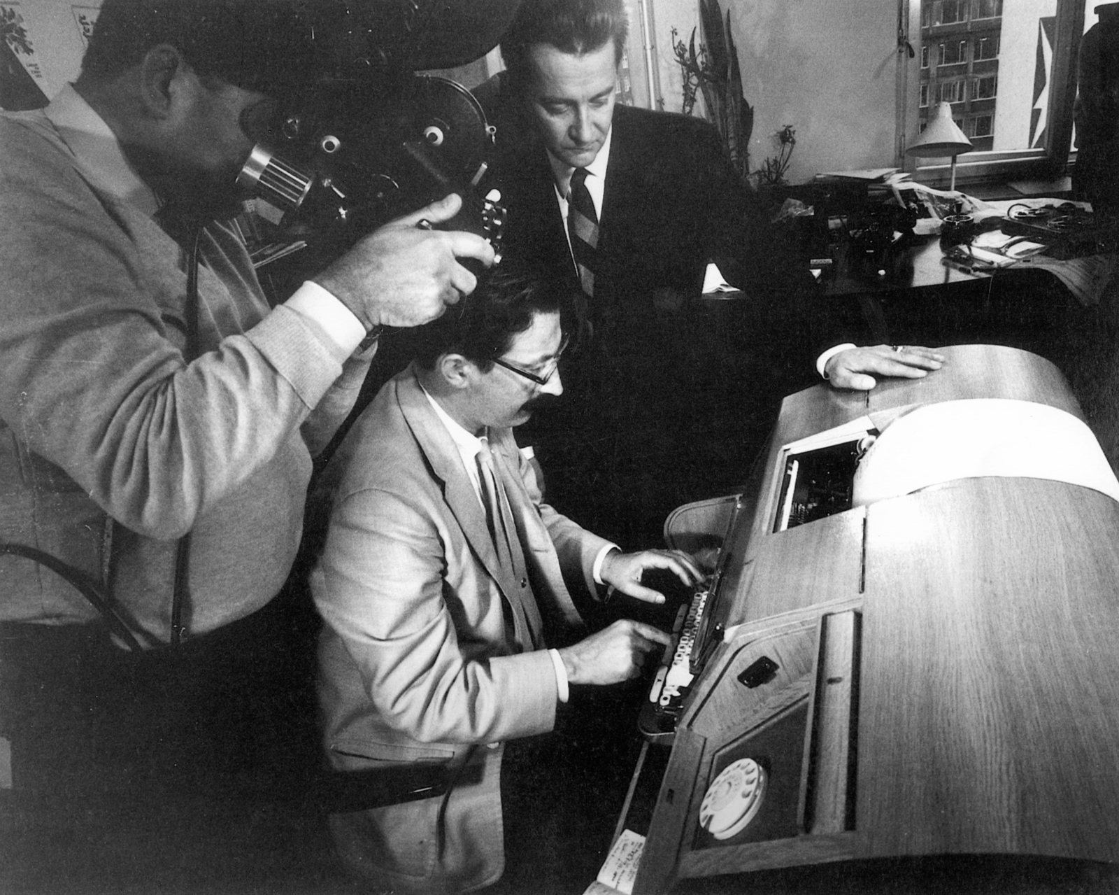 Joseph Weizenbaum demonstrating the first chatbot Eliza in history